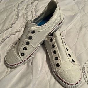 BLOWFISH. Size 9 woman’s white slip on sneakers